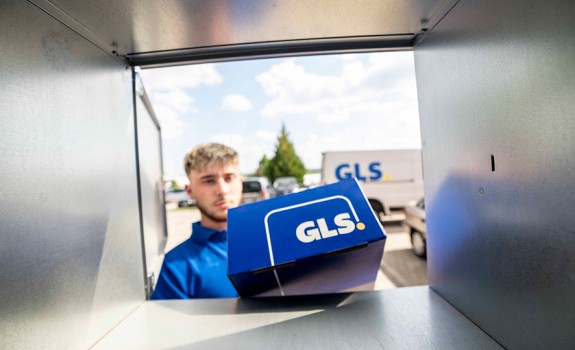 Internationaler Paketversand Zustellung Paketbox Internationaler Paketversand Zustellung Paketbox