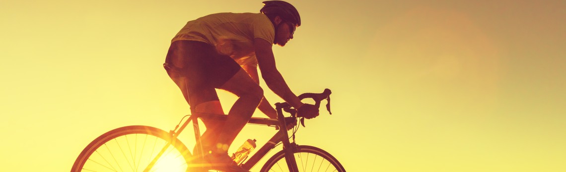 Cyclist-in-front-of-a-yellow-background