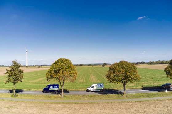 GLS Zustellfahrzeuge auf der Straße