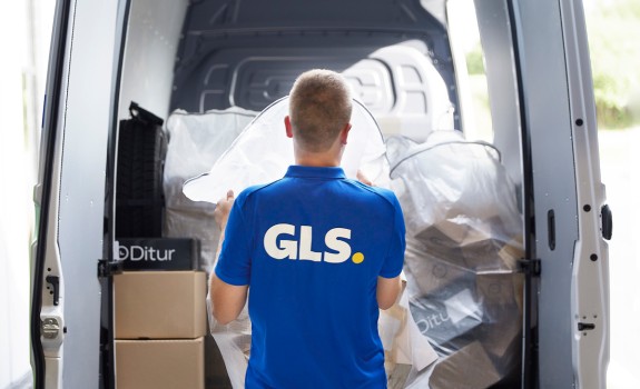 GLS Driver picks up parcels at new customer