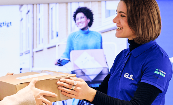 GLS employee delivering a parcel to a female recipient at a ParcelShop.
