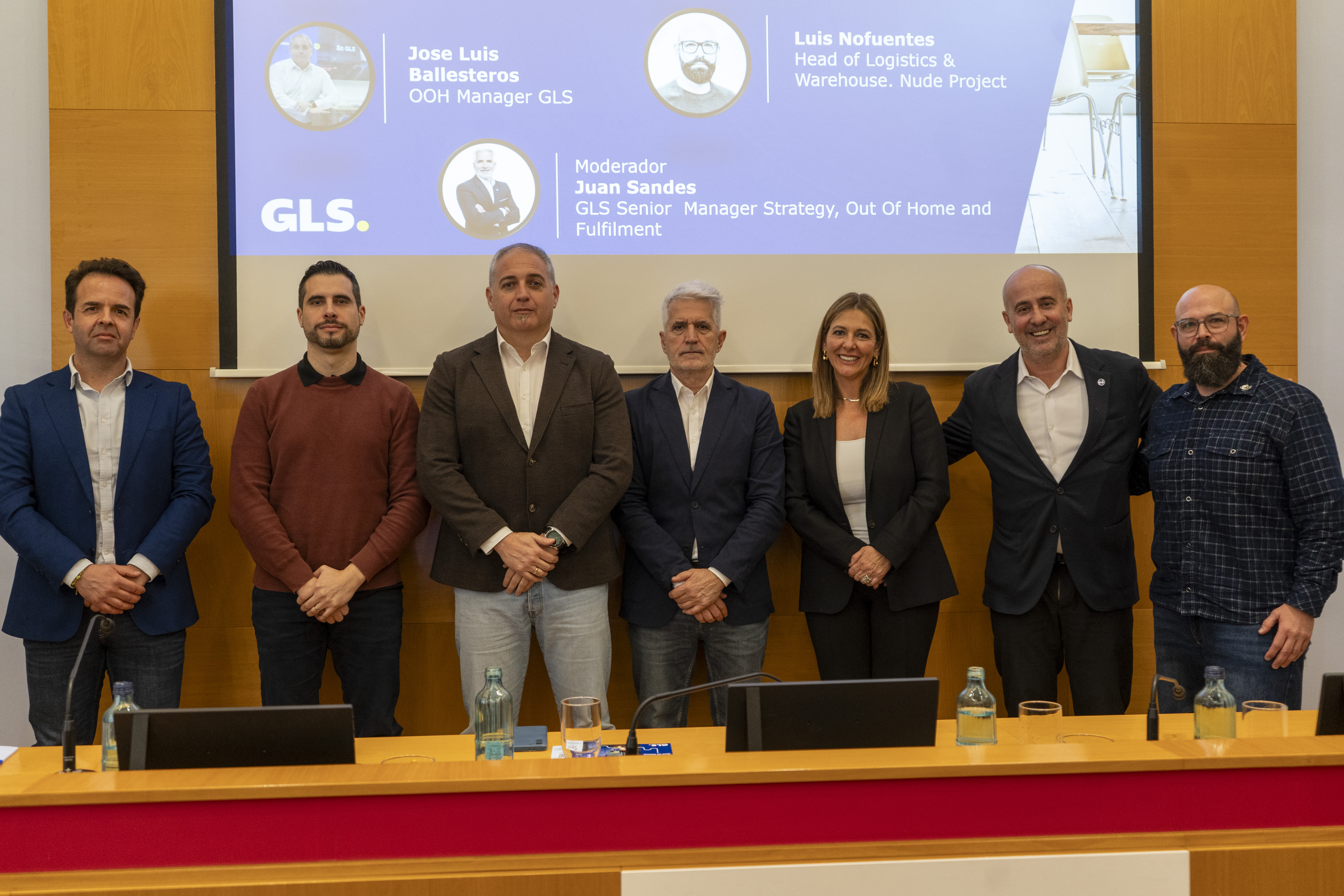 Casi la mitad de los catalanes compra en comercios locales al recoger sus pedidos online