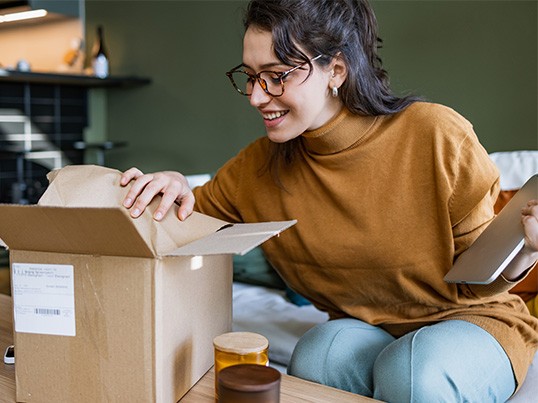 girl preparing a fragile parcel